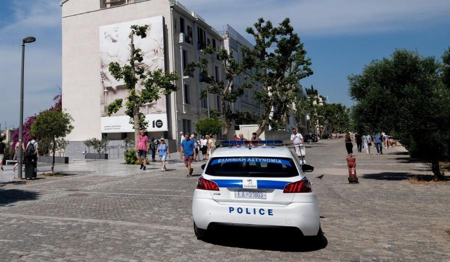 Ληστεία στην Ακρόπολη: Αισιόδοξοι οι γιατροί, έχει διαφύγει τον κίνδυνο ο 18χρονος που τον μαχαίρωσαν στο κέντρο