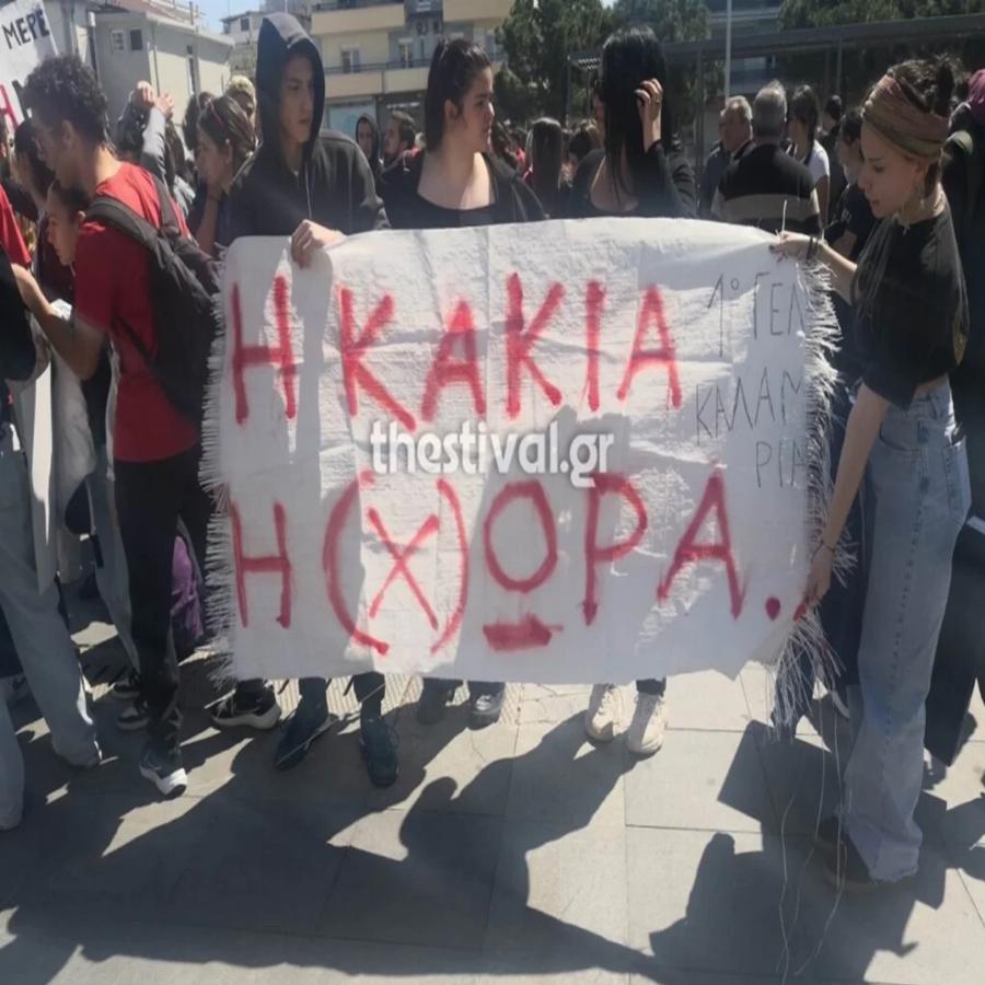 Ρίγη συγκίνησης με τη μητέρα του 22χρονου Γιώργου: “Πήγες στο μπαρ για ένα μπουκάλι νερό & από τότε σε περιμένουμε”