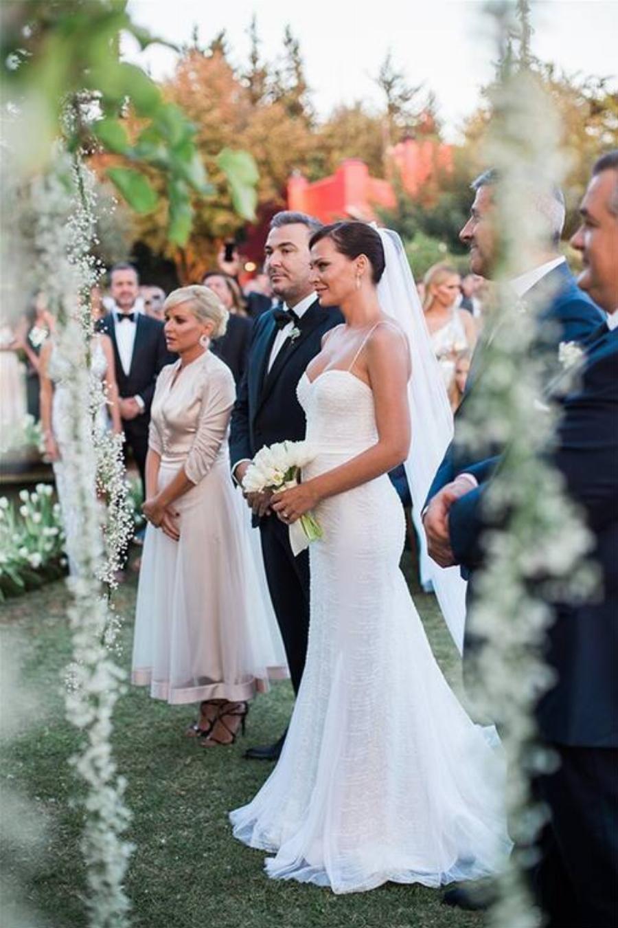 Έξι διάσημοι Έλληνες κουμπάροι: Οι νονοί celebrities και τα βαφτιστήρια τους που περιμένουν λαμπάδα