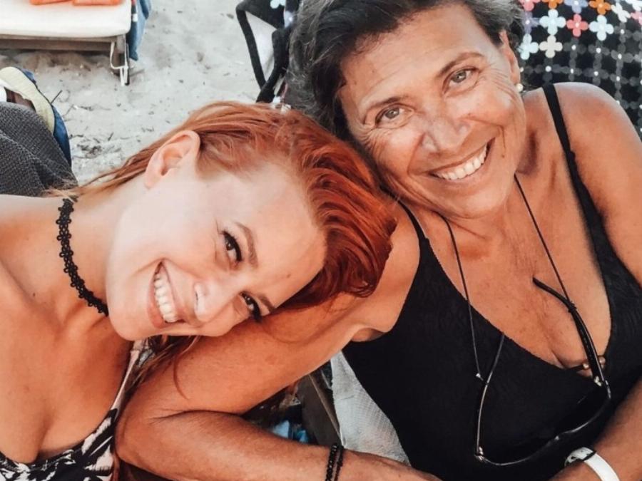 Στην Θεσσαλονίκη η Σίσσυ Χρηστίδου: Δύσκολο Πάσχα για τη παρουσιάστρια, η φωτογραφία από το μνήμα και το μήνυμα για την Ανάσταση