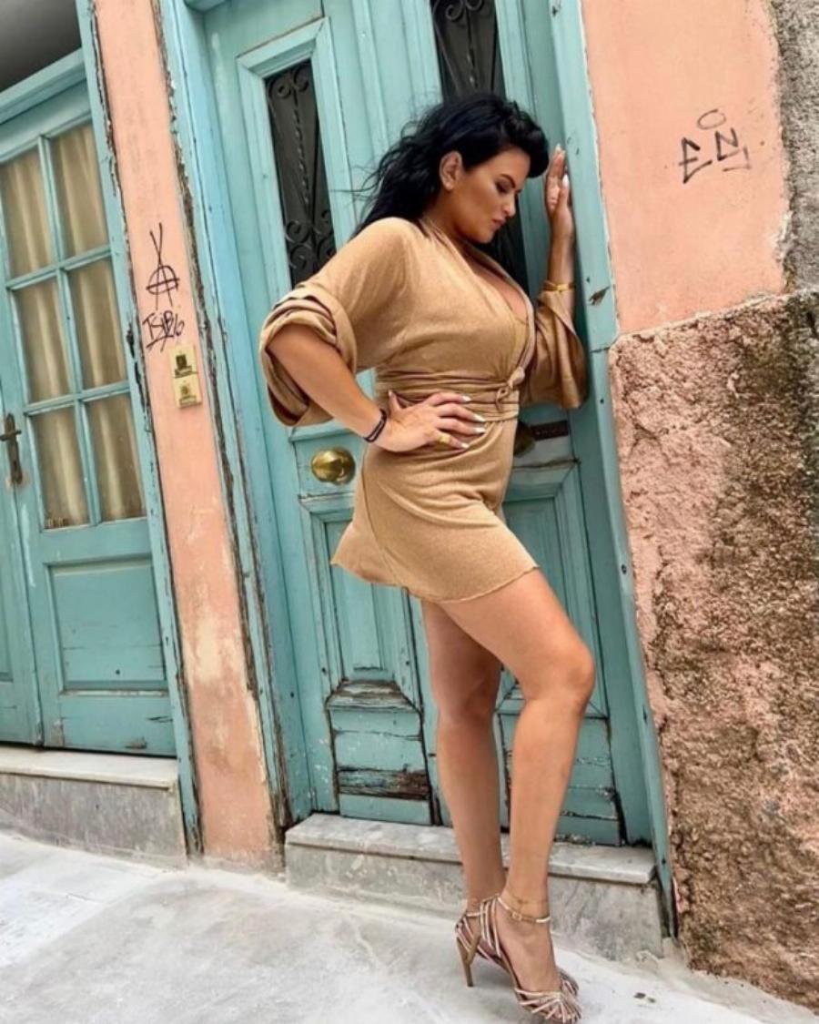 Έμεινε μισή, άλλαξε το κούρεμα της: Πιο ανανεωμένη από ποτέ η Δήμητρα Κατσαφάδου, σούσουρο με τις φώτο που κυκλοφορούν