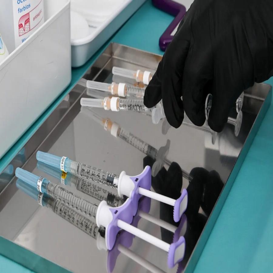 «Πάγωσαν» οι ακόλουθοι με το αποτέλεσμα: Νοσηλεύτρια έκανε μπότοξ για 20 χρόνια, το έκοψε «μαχαίρι» και δείχνει πώς είναι το πρόσωπό της