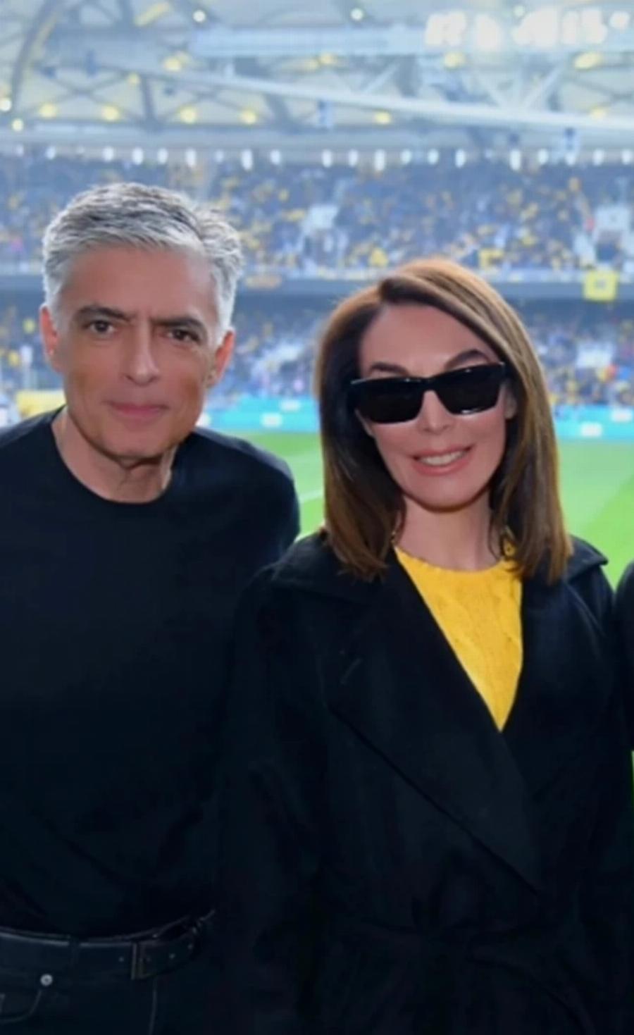 Όλοι την κοιτούσαν στο γήπεδο της ΑΕΚ: Με καφεδάκι η Τατιάνα Στεφανίδου μαζί με τον Ευαγγελάτο και τον γιο της