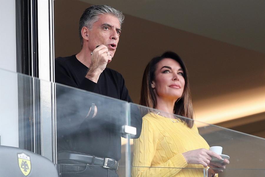 Όλοι την κοιτούσαν στο γήπεδο της ΑΕΚ: Με καφεδάκι η Τατιάνα Στεφανίδου μαζί με τον Ευαγγελάτο και τον γιο της