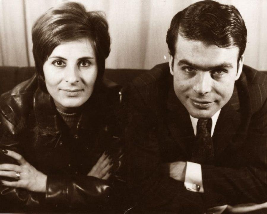 Ρένα Κουμιώτη: Τα παιδικά χρόνια, η εγκυμοσύνη στα 13, οι γάμοι, η απώλεια του γιου της που δεν έμαθε ποτέ, το γηροκομείο και το τέλος