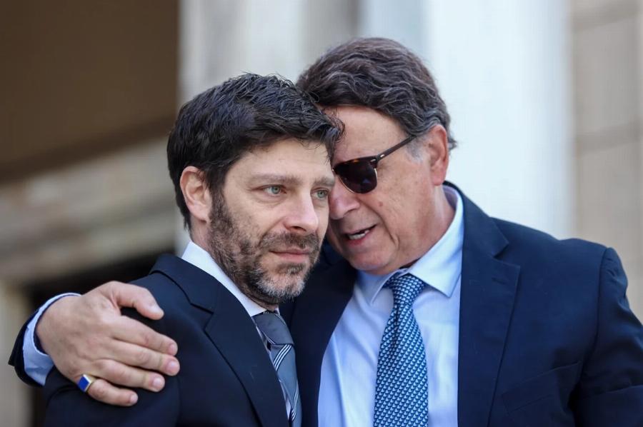 Συγκινητικές στιγμές στη Μητρόπολη Αθηνών: Ο καλλιτεχνικός κόσμος στη κηδεία της σπουδαίας ηθοποιού Κατερίνας Χέλμη