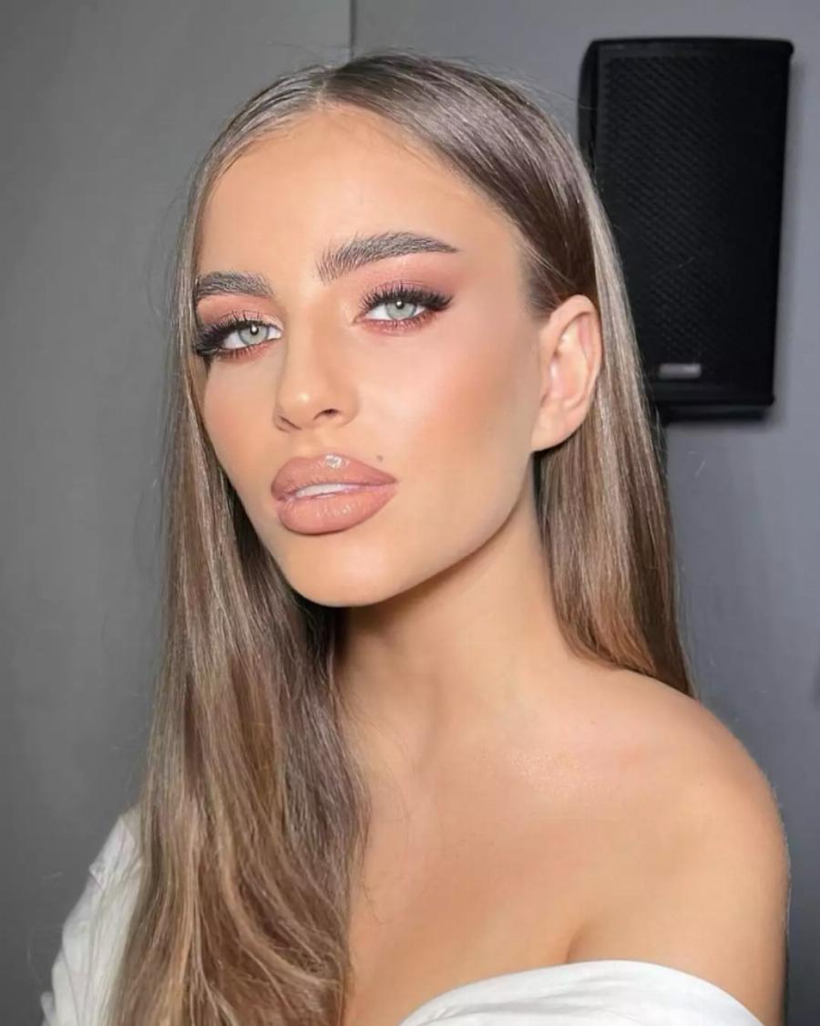 Μοντέλο, μικρότερη του και ίδια η Μαλέσκου: Όσα δεν γνωρίζατε για την Ασημένια που τρέλανε τον Οικονομόπουλο