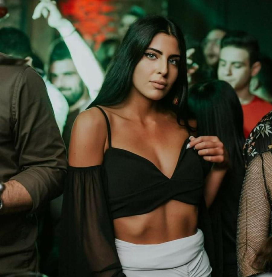 Με καταγάλανα μάτια και απαράμιλλη ομορφιά: Η κόρη του Παύλου Πολάκη είναι μια καλλονή σαν μοντέλο