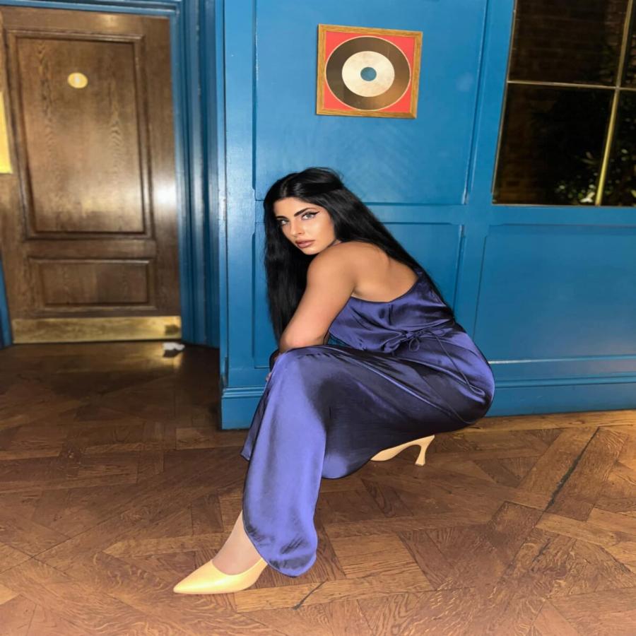 Με καταγάλανα μάτια και απαράμιλλη ομορφιά: Η κόρη του Παύλου Πολάκη είναι μια καλλονή σαν μοντέλο