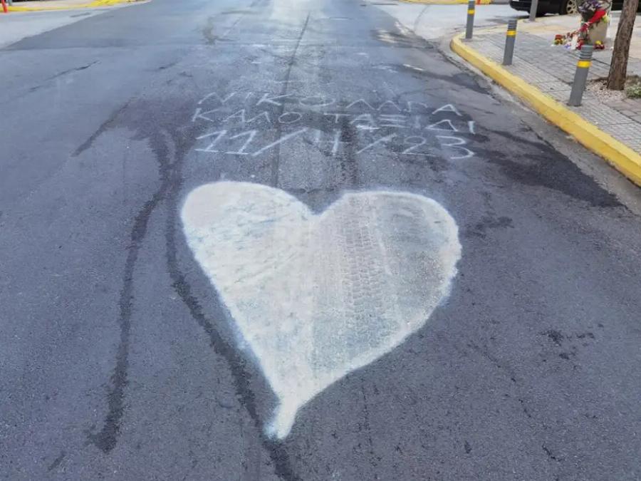 «Έφυγες καβάλα στη μηχανή για τον παράδεισο»: Φίλοι και συγγενείς αποχαιρετούν τον 28χρονο μετά το τροχαίο στον Άλιμο