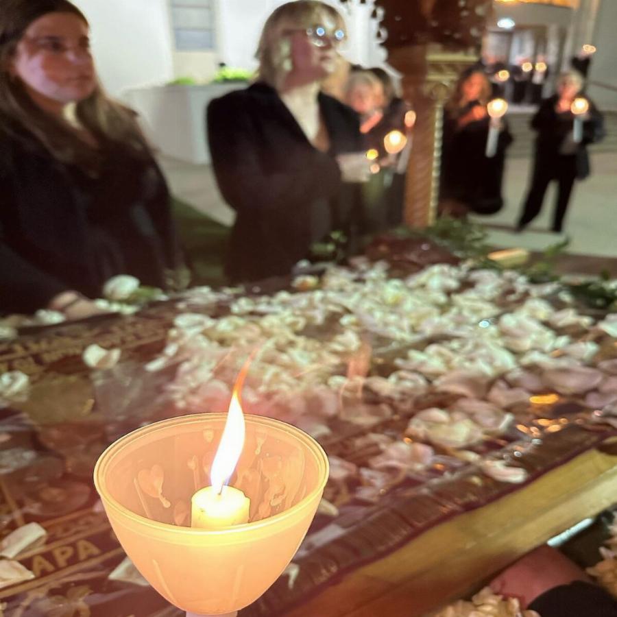 «Χριστός Ανέστη! Αληθώς Ανέστη!»: Η Ρίτα Γουίλσον μαζί με τον Τομ Χανκς εύχοται στα ελληνικά για την Ανάσταση