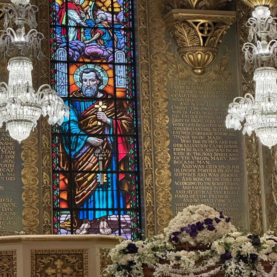 «Χριστός Ανέστη! Αληθώς Ανέστη!»: Η Ρίτα Γουίλσον μαζί με τον Τομ Χανκς εύχοται στα ελληνικά για την Ανάσταση