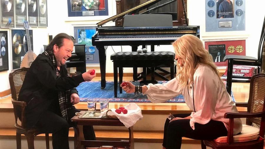 Παραδοσιακό και σαν παλάτι: Το πολυτελές σπίτι του Γιάννη Πάριου, με το μεγάλο σαλόνι και το πέτρινο τζάκι