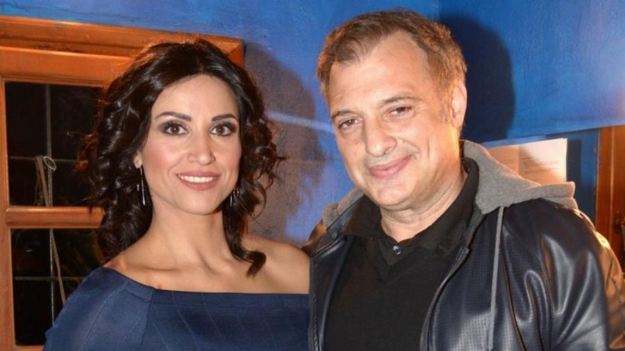 Κατάξανθη έγινε η Σοφία Παυλίδου: Η ηθοποιός άλλαξε ολοκληρωτικά και ποζάρει με τους 19χρονους γιους της