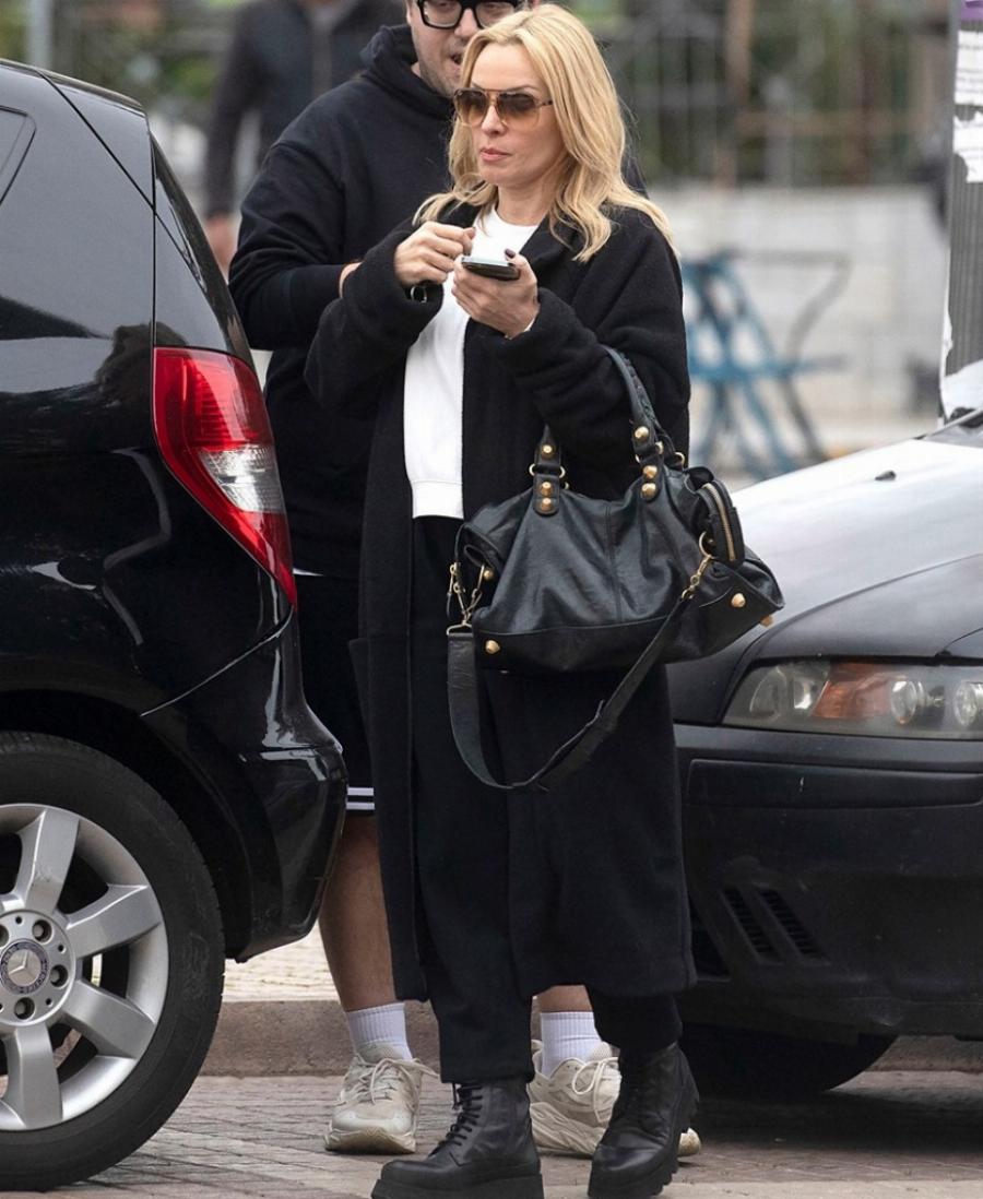 Μαγνήτισε τα βλέμματα η Πέγκυ Ζήνα: Σούσουρο με την τσάντα της, που κοστίζει μια περιουσία