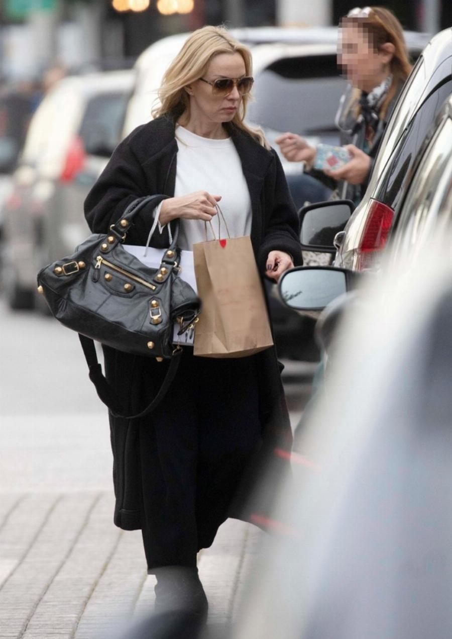 Μαγνήτισε τα βλέμματα η Πέγκυ Ζήνα: Σούσουρο με την τσάντα της, που κοστίζει μια περιουσία