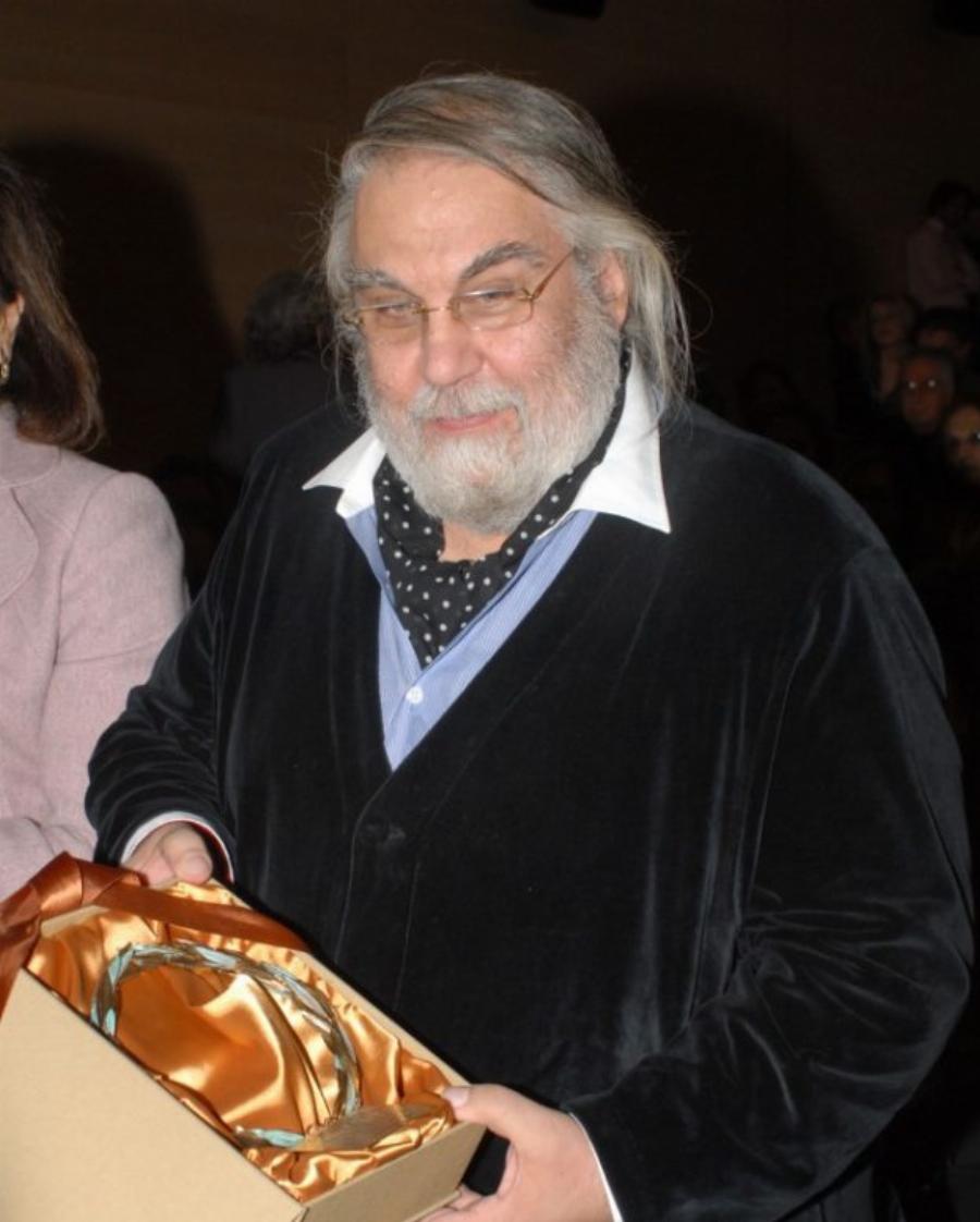 Θα μείνουν στις μνήμες μας: Οι 19 διάσημοι Έλληνες που έφυγαν από τη ζωή το 2022 και όλοι τους θρήνησαν