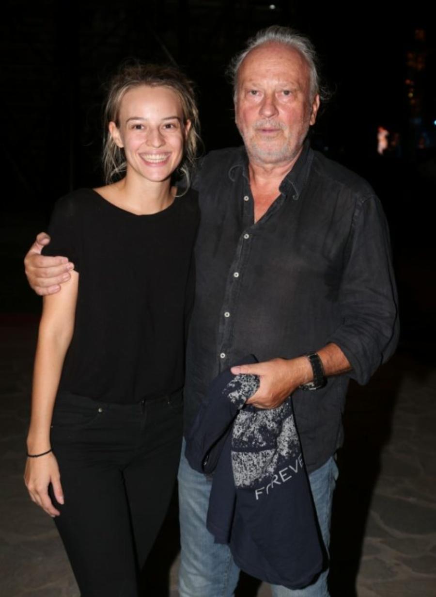 Θα μείνουν στις μνήμες μας: Οι 19 διάσημοι Έλληνες που έφυγαν από τη ζωή το 2022 και όλοι τους θρήνησαν