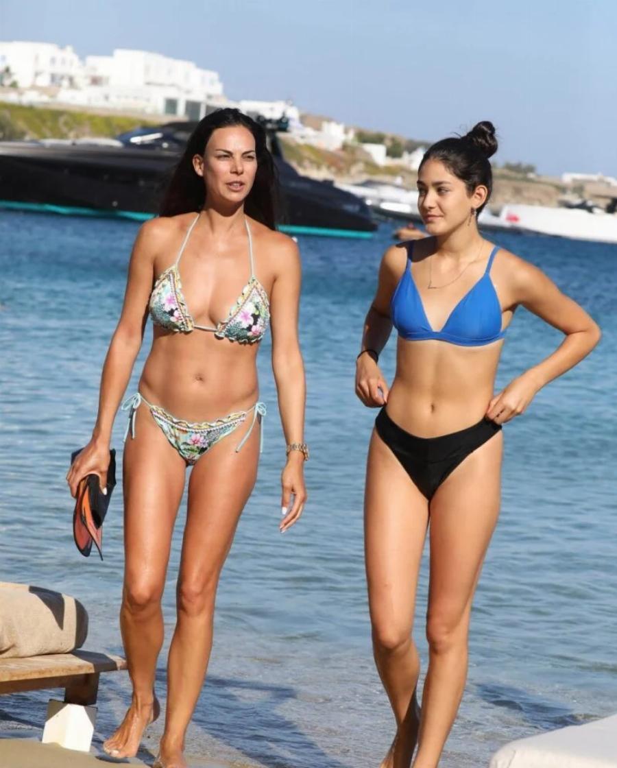 Πήρε την ομορφιά της μητέρας της: Η κόρη της Εύης Βατίδου και του Αλέξη Κούγια, Μάιρα, έγινε 17 χρόνων και είναι πανύψηλη