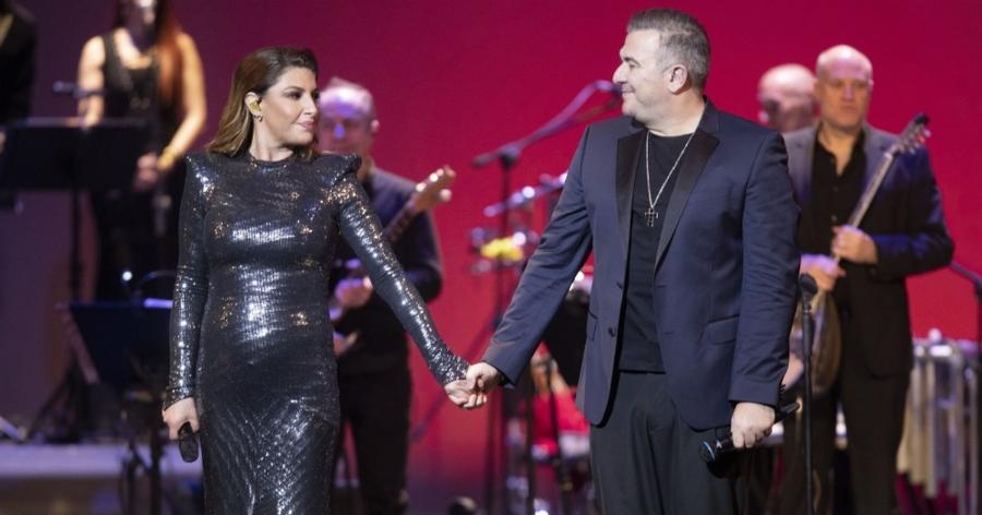 Όλοι μιλάνε για την Έλενα Παπαρίζου: Η λαμπερή εμφάνιση με την στενή κεντητή ολόσωμη φόρμα