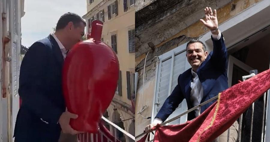 Το πέταξε το κόκκινο κανάτι: Ο Αλέξης Τσίπρας στο έθιμο των Μπότηδων στην Κέρκυρα