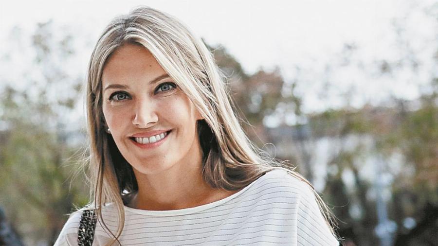 Δεν θέλει ούτε να το βλέπει: Η Εύα Καϊλή ζητάει να αφαιρεθεί το βραχιολάκι και να επιστρέψει στην Ελλάδα και στην πολιτική