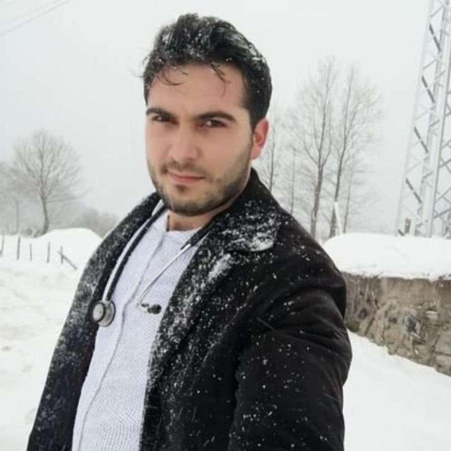 Μεγαλείο ψυχής: Η 8χρονη που περπάτησε 2,5 χιλιόμετρα στο χιόνι με τον σκύλο στη πλάτη της για να τον πάει στον κτηνίατρο