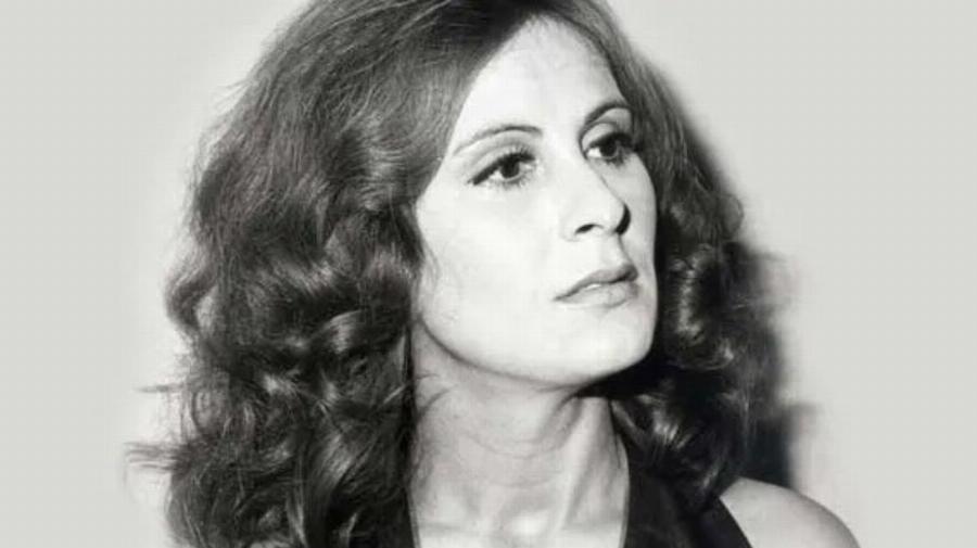 Ρένα Κουμιώτη: Τα παιδικά χρόνια, η εγκυμοσύνη στα 13, οι γάμοι, η απώλεια του γιου της που δεν έμαθε ποτέ, το γηροκομείο και το τέλος