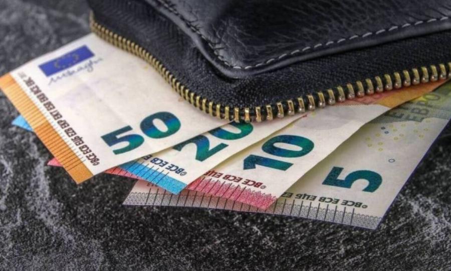 Μαθήματα ανθρωπιάς στη Πάτρα: Η γιαγιά που έδωσε όλη τη σύνταξή της για να κάνουν Πάσχα τα φτωχά παιδιά