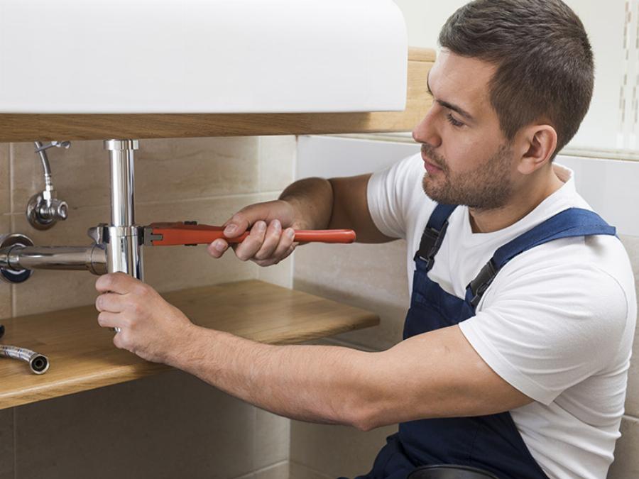 Η εξομολόγηση μιας μητέρας: «Ο γιος μου δεν θέλει να δώσει Πανελλήνιες. Θέλει να γίνει υδραυλικός και είμαι περήφανη γι’ αυτόν»