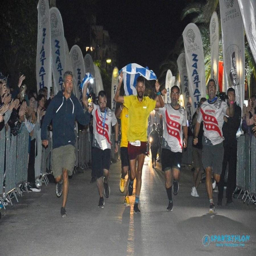 Μας κάνει περήφανους ο Φώτης Ζησιμόπουλος: Ο αστυνομικός που ξεκίνησε να τρέχει για πλάκα και έγινε δρομέας υπεραποστάσεων