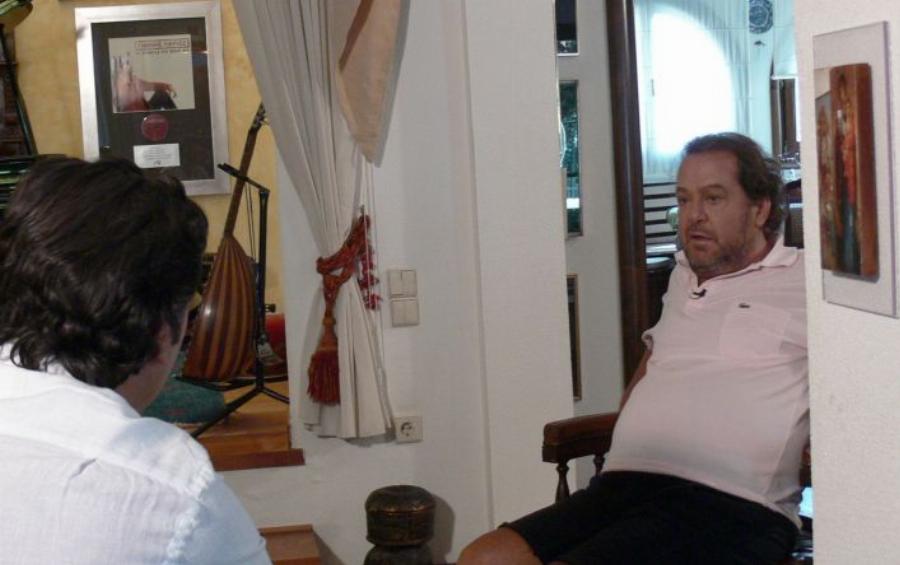 Παραδοσιακό και σαν παλάτι: Το πολυτελές σπίτι του Γιάννη Πάριου, με το μεγάλο σαλόνι και το πέτρινο τζάκι