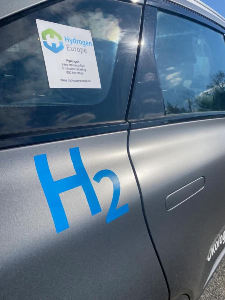 Κυκλοφόρησε για πρώτη φορά και βάζει τέλος στο καυσαέριο: Το πρώτο αυτοκίνητο υδρογόνου στους ελληνικούς δρόμους