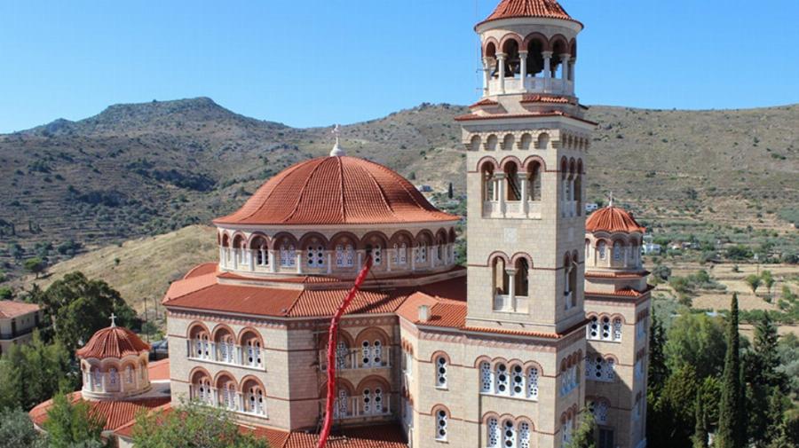 Ο Κούλλης Νικολάου εξομολογείται: «Παρακαλούσα γονατιστός τον Άγιο Νεκτάριο να προστατεύσει το παιδί μου. Είδα το παιδί μου να συνέρχεται»