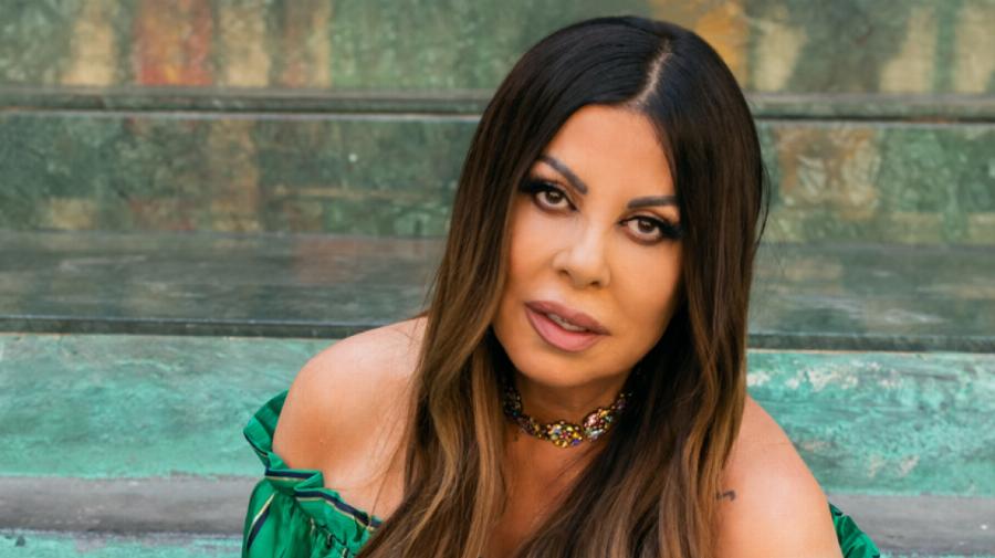 Η Άντζελα Δημητρίου εξομολογείται: “Είμαι 68 ετών, δε ντρέπομαι να το πω. Οι επεμβάσεις με κάνουν να νιώθω καλύτερα”