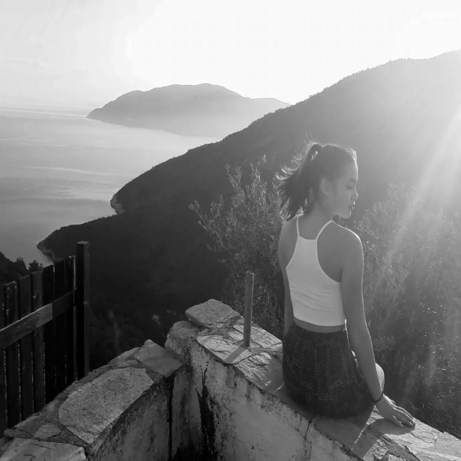 «Λυπάμαι που αφήνω την όμορφη Αλόννησο»: Συγκινεί ο πατέρας της Καρολάιν μετά την επιστροφή στις Φιλιππίνες