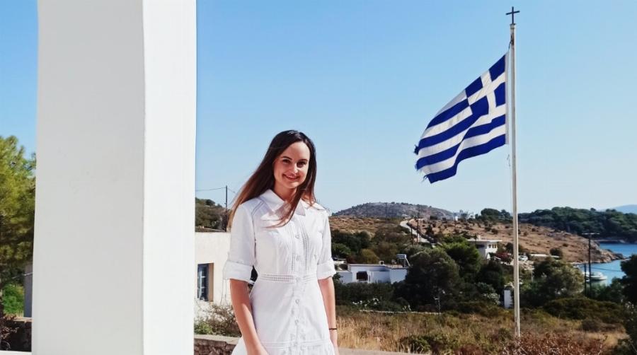 Η νέα δασκάλα των Αρκιών: H Ιωάννα είναι 26 χρονών και διδάσκει τον μοναδικό μαθητή του νησιού