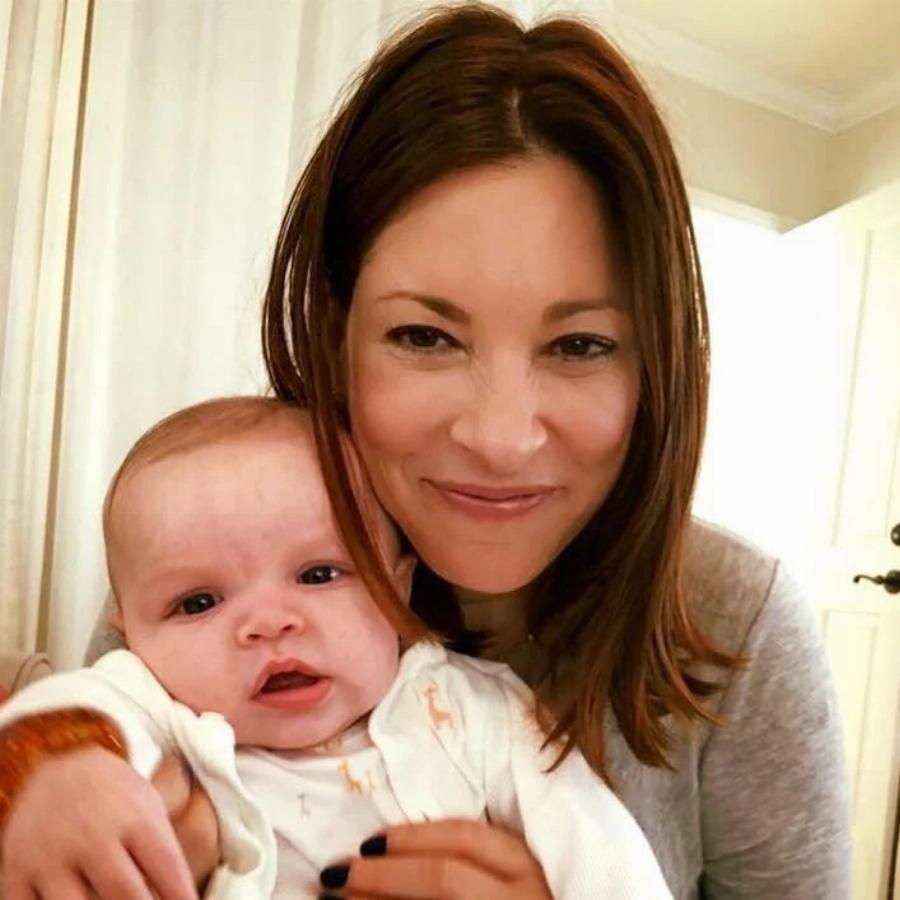 Ποτέ δεν είναι αργά: Έγινε μητέρα στα 53 και στέλνει το πιο όμορφο μήνυμα σε όσες πιστεύουν ότι είναι πολύ αργά για να κάνουν παιδί