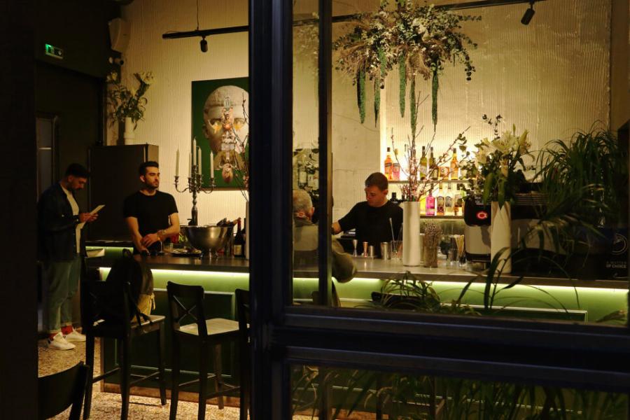 Ουρές για τον εισαγγελέα «Μαρκέτο»: Ο Μιχάλης Λεβεντογιάννης άνοιξε μπαρ στο κέντρο της Αθήνας