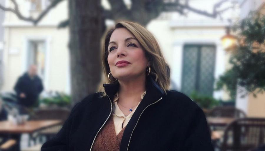 Χαμογελάει ξανά η Άντζελα Γκερέκου: Στην Κέρκυρα η ηθοποιός και όλοι μιλούν για τις τρυφερές φωτογραφίες με την κόρη της