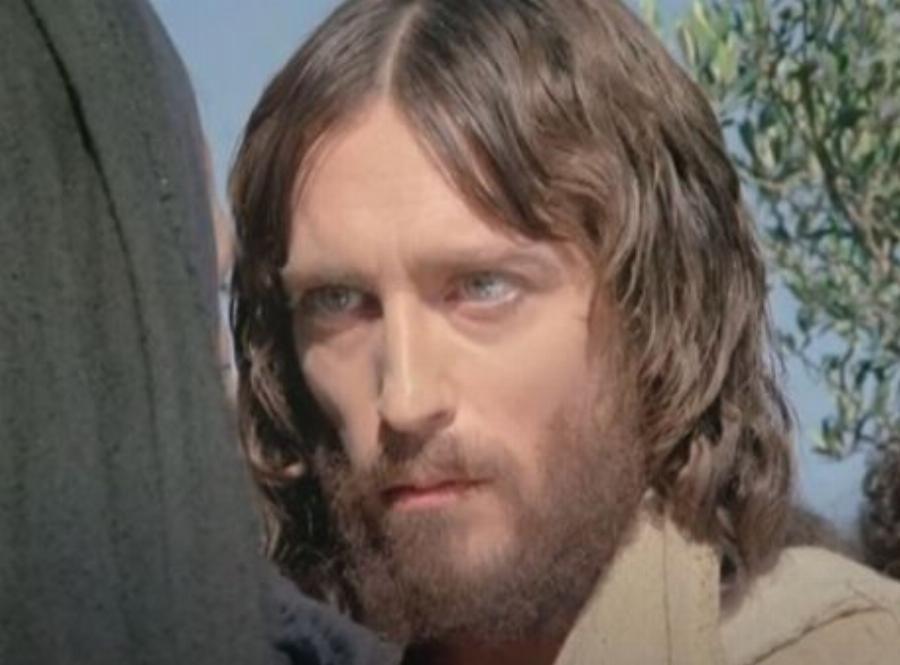 «Ο Ιησούς από τη Ναζαρέτ»: Ο ηθοποιός που υποδύθηκε τον Χριστό περιγράφει τη συγκλονιστική στιγμή από τη σταύρωση