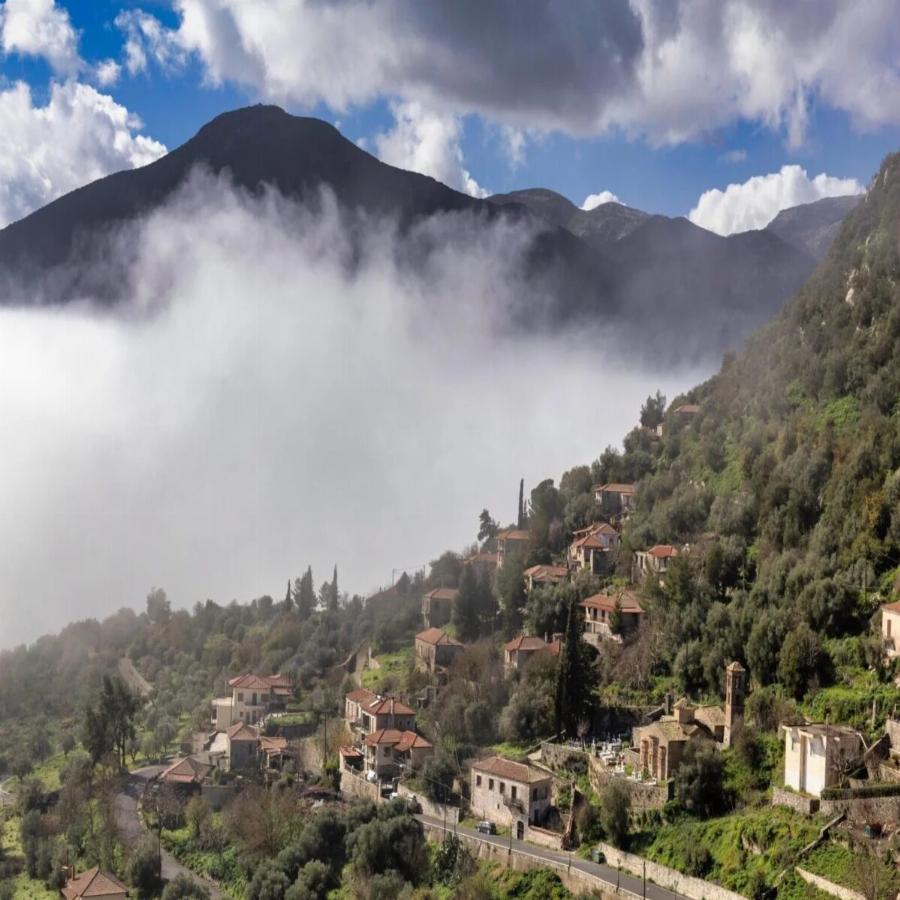 «Θέλαμε ουσιαστικό χρόνο με το παιδί»: Η Ελένη και ο Παναγιώτης πραγματοποίησαν το όνειρο κάθε Έλληνα