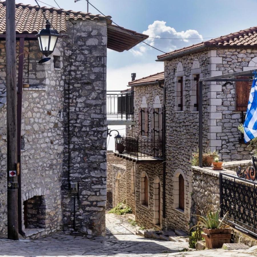 «Θέλαμε ουσιαστικό χρόνο με το παιδί»: Η Ελένη και ο Παναγιώτης πραγματοποίησαν το όνειρο κάθε Έλληνα