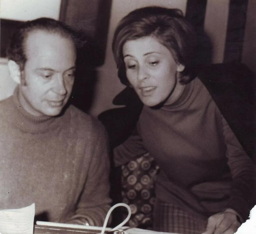 Η Ρένα Κουμιώτη σε μια σπάνια συνέντευξη: «Μου έλειπε από μικρή η έννοια της οικογένειας»