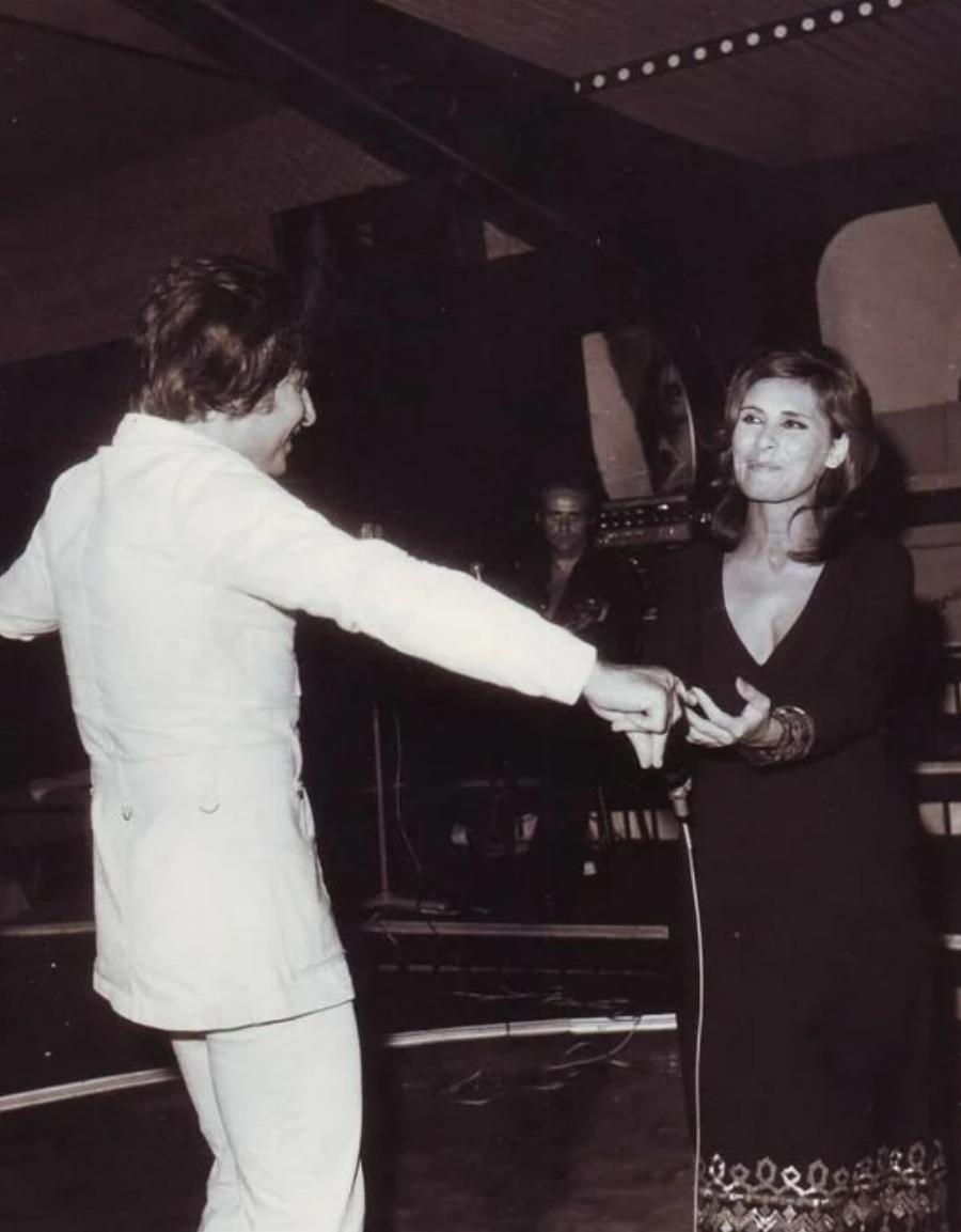 Η Ρένα Κουμιώτη σε μια σπάνια συνέντευξη: «Μου έλειπε από μικρή η έννοια της οικογένειας»