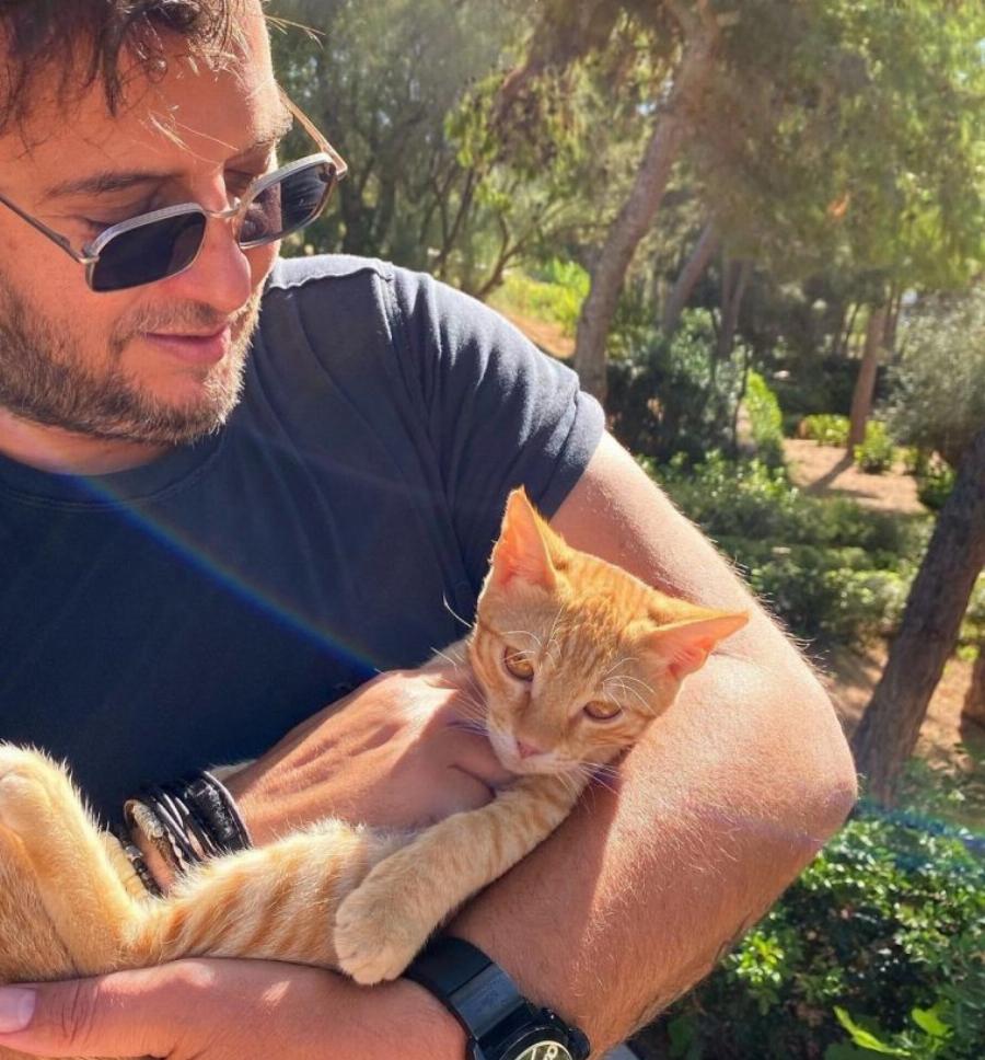 Αυτή είναι η ηλικία του Λάμπη Λιβιεράτου: Η ζωή του τραγουδιστή σήμερα και η λατρεία στις κόρες του