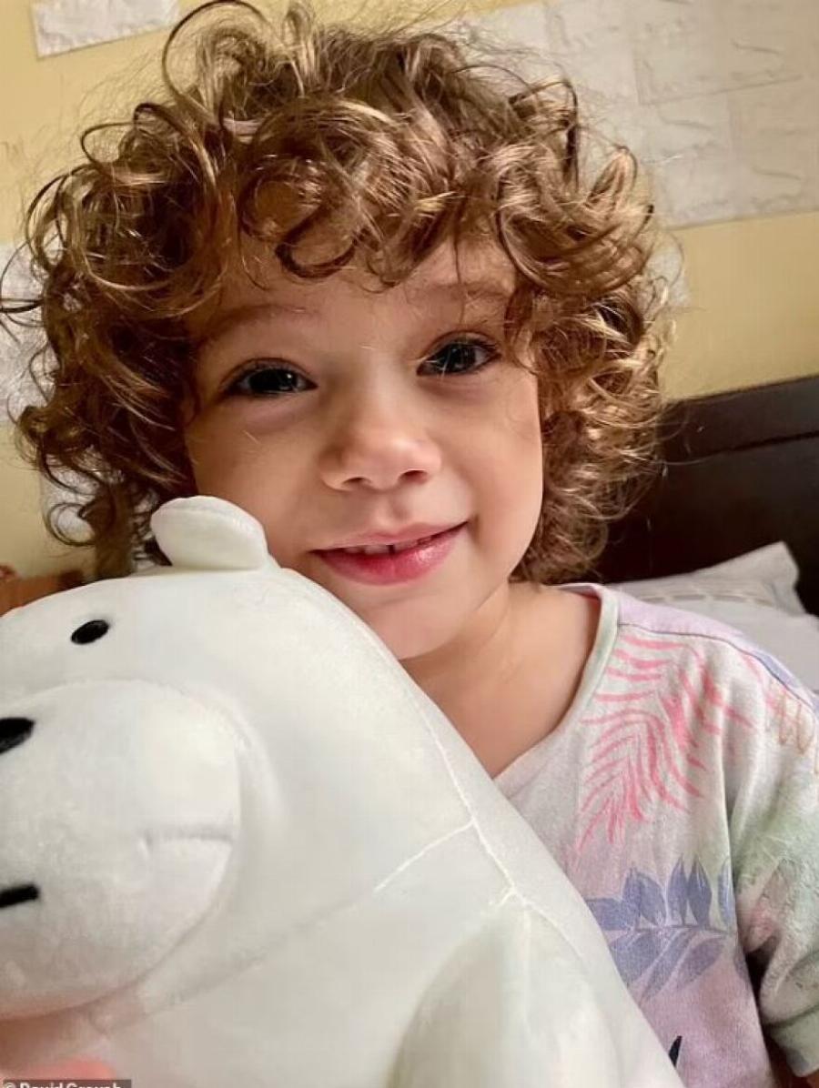 Η μικρή Λυδία μεγάλωσε: Η πρώτη φωτογραφία της κόρης της Καρολάιν δύο χρόνια μετά τη δολοφονία