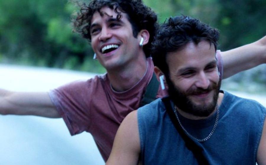 Δεύτερος κύκλος του Maestro: Ο Χριστόφορος Παπακαλιάτης μοιράστηκε νέες φωτογραφίες από τα γυρίσματα στους Παξούς