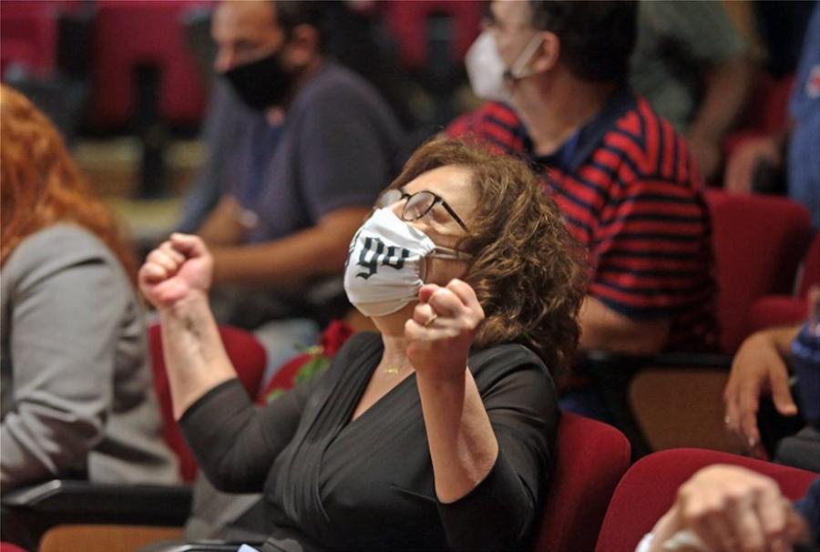 Ράγισε καρδιές η μάνα του Παύλου Φύσσα: «Για τον Παύλο να μιλήσουμε. Ονομάζομαι Μάγδα και ο Παύλος είναι ο γιος μου»