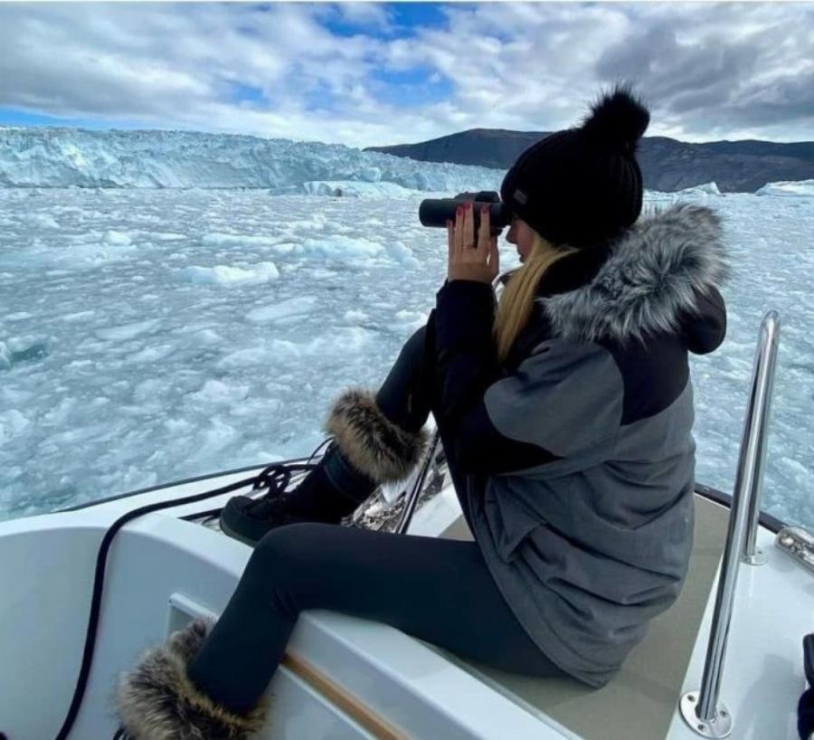 Καλλονή γαλανόματα ίδια η μητέρα της: Η εκθαμβωτική κόρη της Εύης Αδάμ, Νεφέλη Λιβιεράτου θυμίζει σταρ του σινεμά